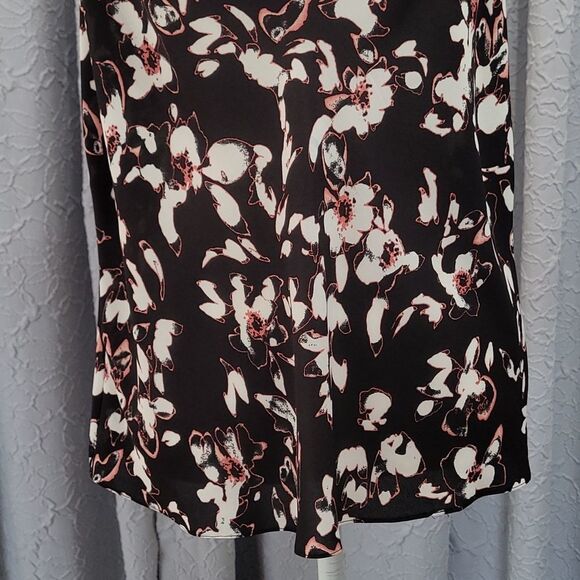 Chelsea28 | Floral Cowl Front Cami | Size: L - Picture 3 of 10